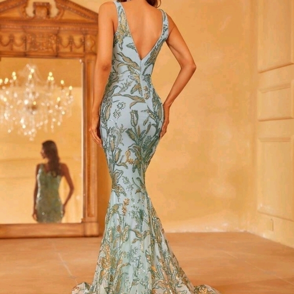 Green Contrast Sequined V Neck, Strapless,  Mermaid Maxi Gown for Specia… - Picture 4 of 9